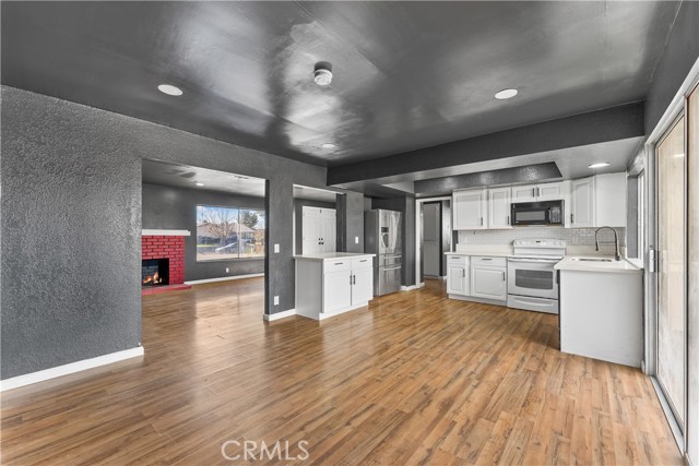 Detail Gallery Image 4 of 50 For 21449 Applewood, California City,  CA 93505 - 5 Beds | 3 Baths