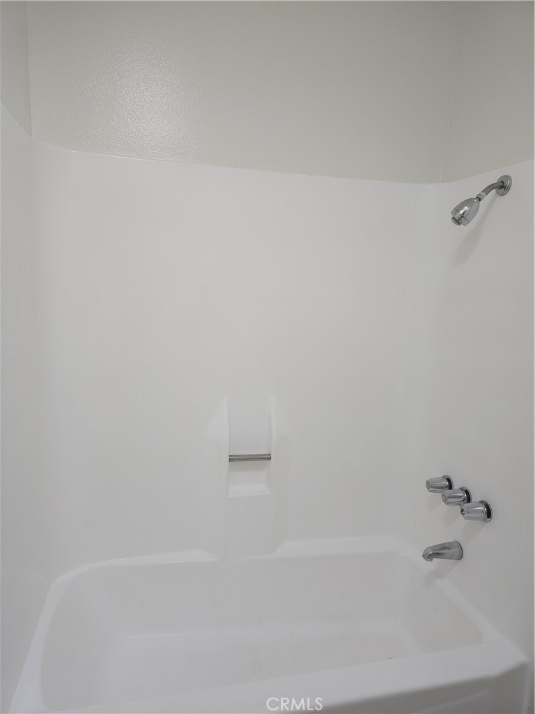 https://media.crmls.org/medias/fc05184d-29ec-4587-820c-d5047f3cdd3f.jpg?preset=X-Large
