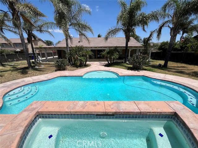 10072 Berkshire Drive, Jurupa Valley CA: https://media.crmls.org/medias/fc05bebd-29db-4e8e-9705-bfdb6b5b8f14.jpg