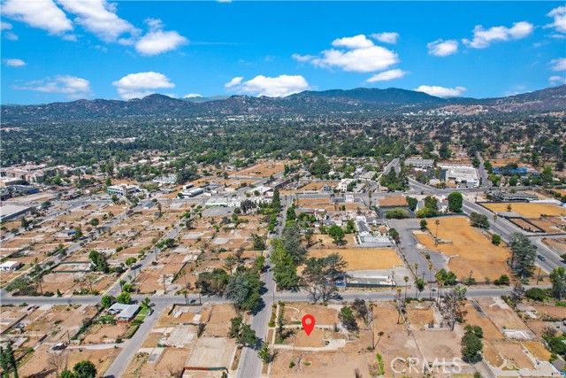 1091 E Mariposa Street, Altadena CA: https://media.crmls.org/medias/fc05cf7b-bb12-43d8-a6ff-5fa727eecf59.jpg