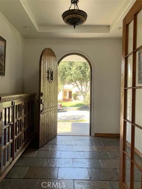 Detail Gallery Image 8 of 44 For 1718 Cleveland Rd, Glendale,  CA 91202 - 3 Beds | 3 Baths