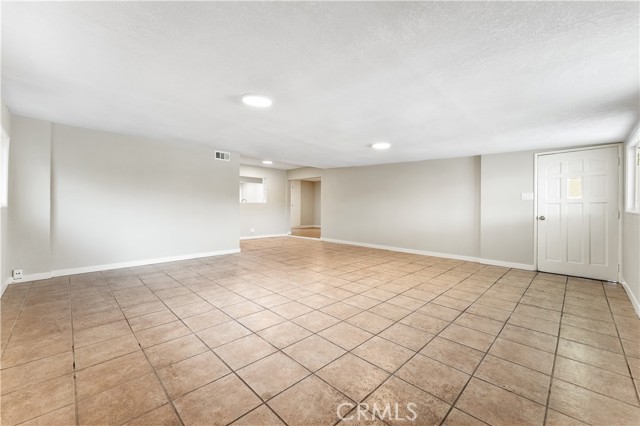 Detail Gallery Image 14 of 25 For 17556 Pinedale Ave, Fontana,  CA 92335 - 3 Beds | 1/1 Baths