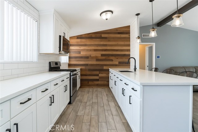 4552 La Deney Street, Montclair CA: https://media.crmls.org/medias/fc070e7c-5c98-4a56-ac4a-40779cda2a04.jpg