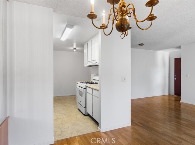 4919 Indian Wood Road, Culver City CA: https://media.crmls.org/medias/fc073ce7-6444-4bb5-a947-06431fe44935.jpg