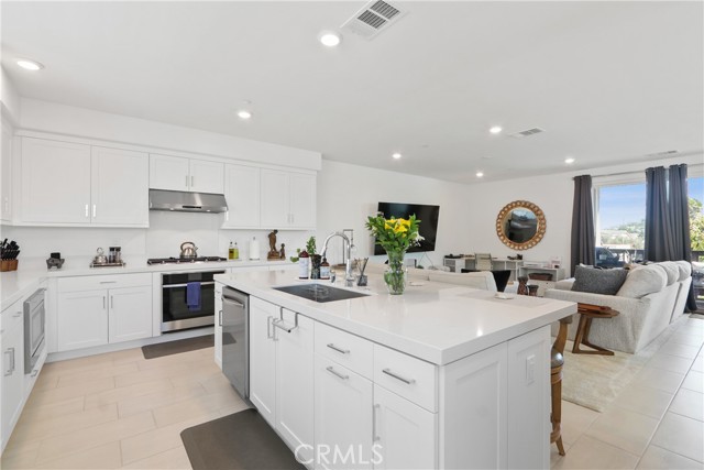 Detail Gallery Image 22 of 25 For 1096 N Anaheim Blvd., Anaheim,  CA 92801 - 4 Beds | 3/1 Baths