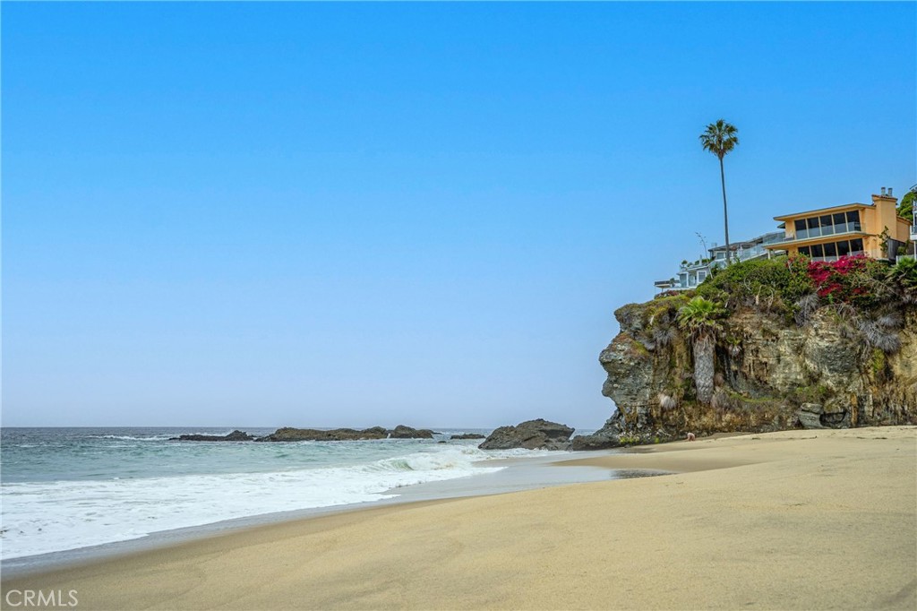 https://media.crmls.org/medias/fc08986c-0a36-4d55-baa4-34a4d84c9330.jpg?preset=X-Large