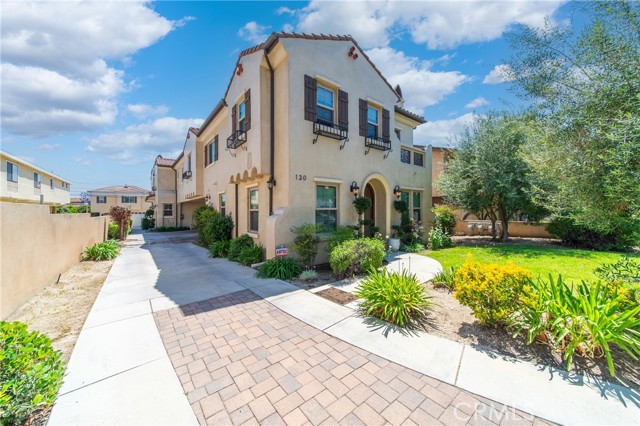 130 Alta Street, Arcadia CA: https://media.crmls.org/medias/fc08a435-c3ef-4830-bcd3-5a3e0d7cfc81.jpg