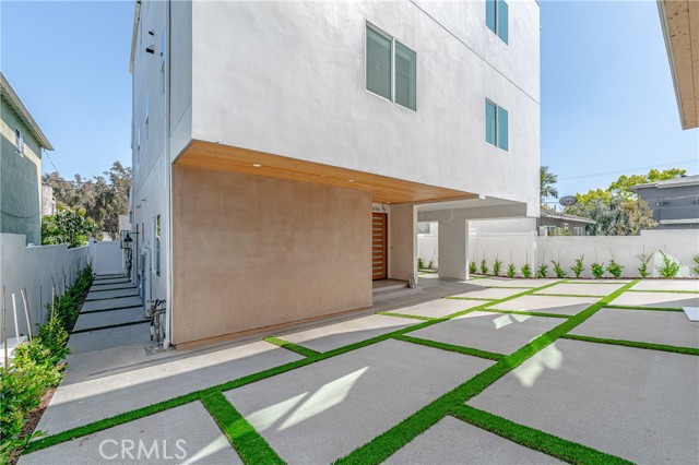 Detail Gallery Image 3 of 61 For 616 N Rampart Bld, Silver Lake Los Angeles,  CA 90026 - 4 Beds | 3/1 Baths