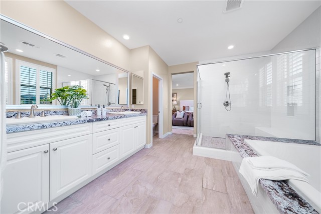 Detail Gallery Image 7 of 11 For 111 Spoke, Irvine,  CA 92618 - 5 Beds | 5/1 Baths