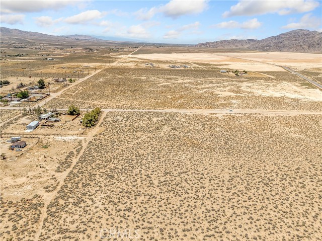 Detail Gallery Image 5 of 10 For 751 Buena Vista Rd, Lucerne Valley,  CA 92356 - – Beds | – Baths