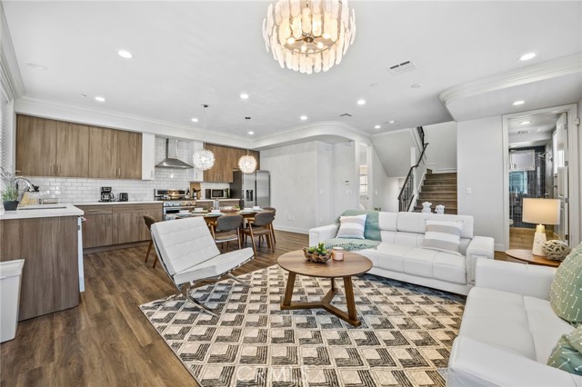 Detail Gallery Image 2 of 31 For 22 E Colorado Bld a,  Arcadia,  CA 91006 - 3 Beds | 3 Baths
