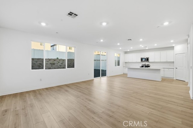 Detail Gallery Image 5 of 26 For 33226 Damask Ln, French Valley,  CA 92596 - 4 Beds | 3 Baths