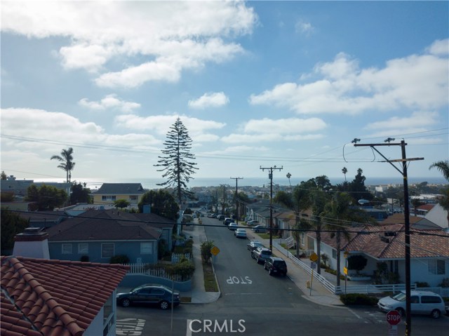 1014 10th Street, Hermosa Beach, California 90254, 3 Bedrooms Bedrooms, ,1 BathroomBathrooms,Residential,Sold,10th,SB17233667