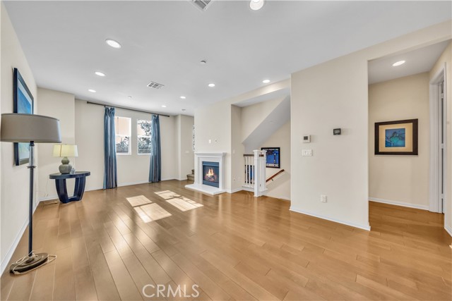 Detail Gallery Image 6 of 26 For 14102 W Chapparel Ln, Van Nuys,  CA 91405 - 2 Beds | 2/1 Baths