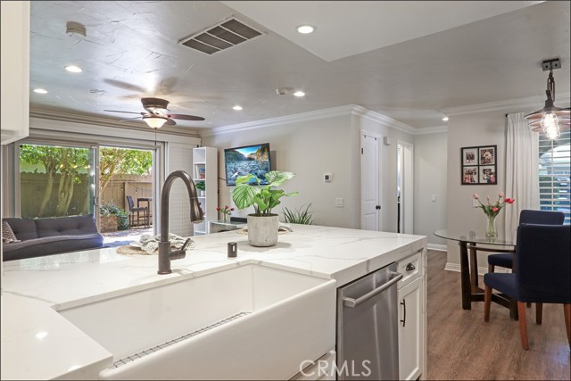 21312 Tupelo Lane, Lake Forest CA: https://media.crmls.org/medias/fc0ddec8-3783-47e9-a620-4afbf0ef4c99.jpg