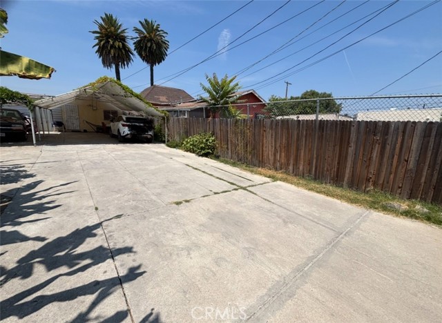 8810 MENLO Avenue, Los Angeles CA: https://media.crmls.org/medias/fc0f5b46-8084-4897-a90b-92640f71b8e2.jpg