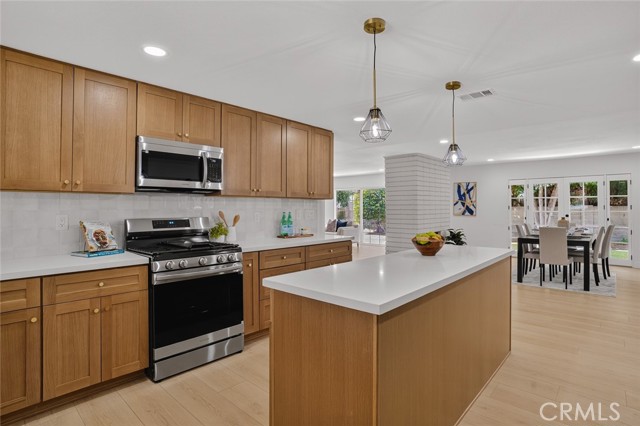 1717 Saint James Place, Placentia CA: https://media.crmls.org/medias/fc0f762e-22f4-4cd9-9017-04d54357f60c.jpg