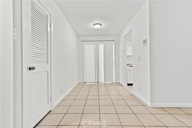 Detail Gallery Image 8 of 9 For 5915 Woodman Ave #103,  Van Nuys,  CA 91401 - 2 Beds | 2 Baths