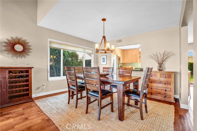 Detail Gallery Image 6 of 31 For 5552 Ridgebury Dr, Huntington Beach,  CA 92649 - 4 Beds | 2/1 Baths