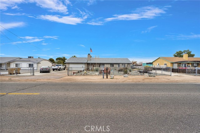 Detail Gallery Image 4 of 44 For 10753 Locust, Hesperia,  CA 92345 - 3 Beds | 2 Baths