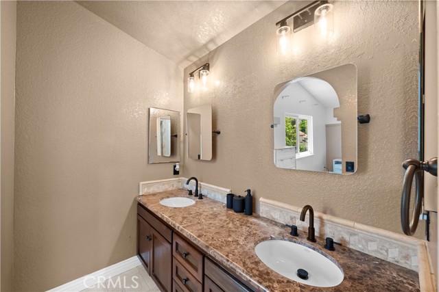 15 Vittoria Street, Laguna Niguel CA: https://media.crmls.org/medias/fc129d71-f718-4a88-9c37-e4a700386c1c.jpg