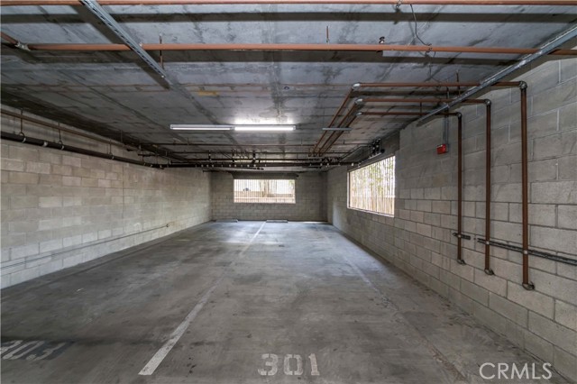 Detail Gallery Image 14 of 16 For 309 S Mariposa Ave #301,  Los Angeles,  CA 90020 - 2 Beds | 2/1 Baths