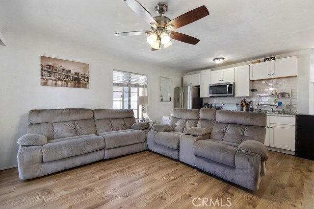 182 E McFarlane Street, Ventura CA: https://media.crmls.org/medias/fc14ca74-18ff-4159-bec8-7a0ad0e1c1b3.jpg