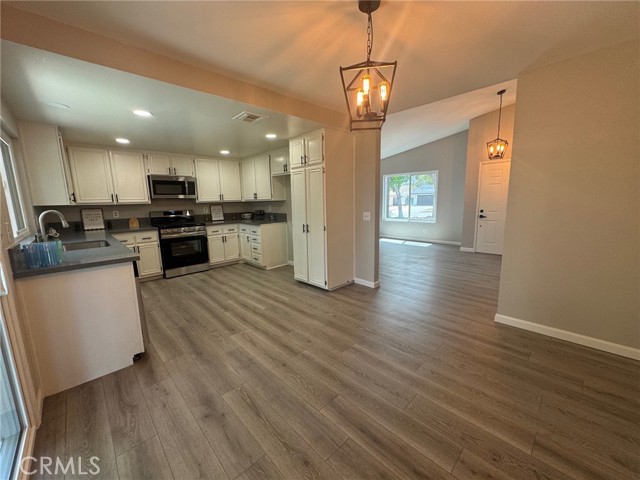 Detail Gallery Image 10 of 22 For 1003 Lightcap St, Lancaster,  CA 93535 - 2 Beds | 2 Baths