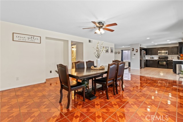 Detail Gallery Image 6 of 14 For 45728 Barham, Lancaster,  CA 93534 - 4 Beds | 3 Baths