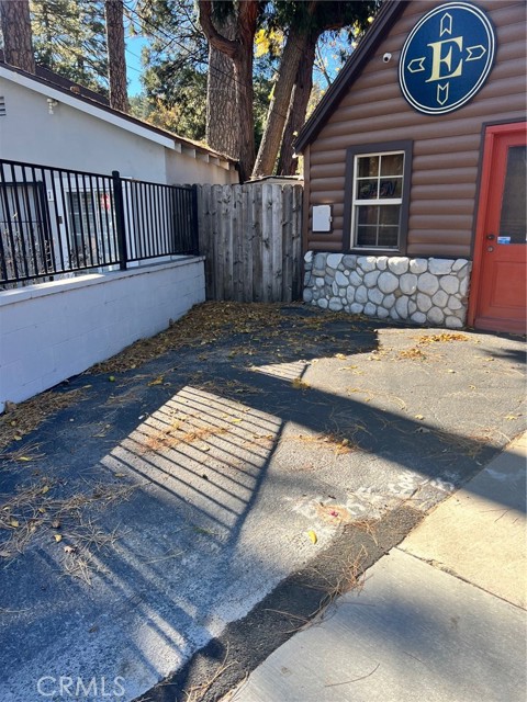 23775 APT A Lake Drive, Crestline CA: https://media.crmls.org/medias/fc15da4e-6acd-408b-ad0d-ccba63e239b8.jpg