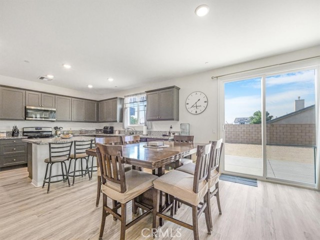 Detail Gallery Image 9 of 38 For 12708 Ojo Caliente St, Victorville,  CA 92392 - 4 Beds | 3 Baths