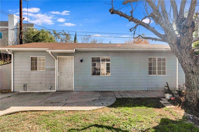 6350 Costello Avenue, Valley Glen CA: https://media.crmls.org/medias/fc16aca4-6cd5-41cf-b7c3-7f8c3ba4e1cb.jpg