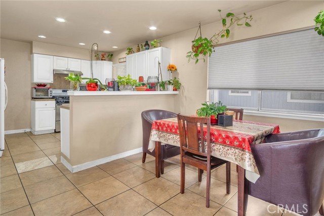 Detail Gallery Image 11 of 37 For 1925 Glenoaks Blvd Unit #100, San Fernando,  CA 91340 - 3 Beds | 2/1 Baths