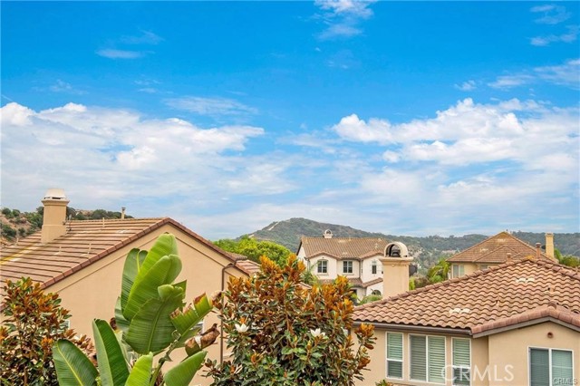 19 Via Cuenta Nueva, San Clemente CA: https://media.crmls.org/medias/fc17a3f1-632f-4f6a-9458-fc879f96da50.jpg
