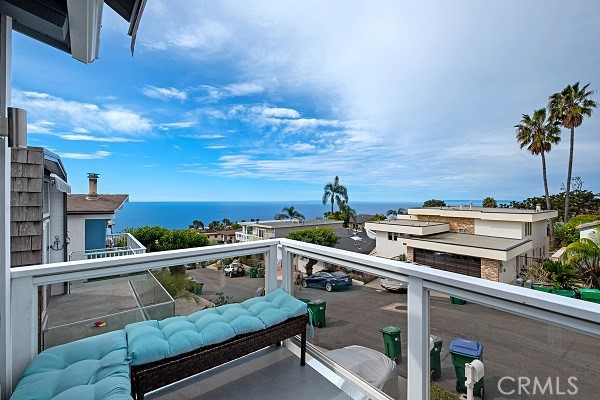 Detail Gallery Image 4 of 32 For 1070 Noria St, Laguna Beach,  CA 92651 - 3 Beds | 2 Baths