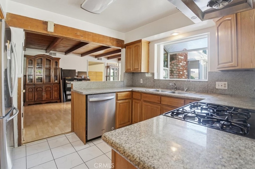 https://media.crmls.org/medias/fc183e31-6bb9-42e0-a9aa-4d19e6e4e20d.jpg?preset=X-Large
