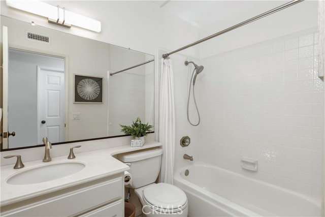 2245 Avenida Oliva, San Clemente CA: https://media.crmls.org/medias/fc18c7bb-3741-4909-be36-9bd06f2362e9.jpg