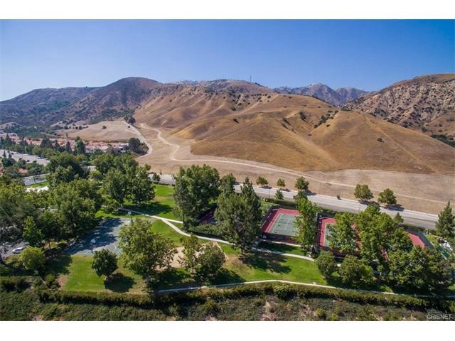 19538 Crystal Ridge Lane, Porter Ranch CA: https://media.crmls.org/medias/fc18ce7d-8a8f-4ad1-be7c-1381057dd67f.jpg