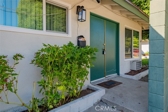 Detail Gallery Image 4 of 23 For 1925 Royalty Dr, Pomona,  CA 91767 - – Beds | – Baths