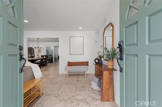 Detail Gallery Image 4 of 40 For 6582 Corrine Cir, Huntington Beach,  CA 92647 - 3 Beds | 2 Baths