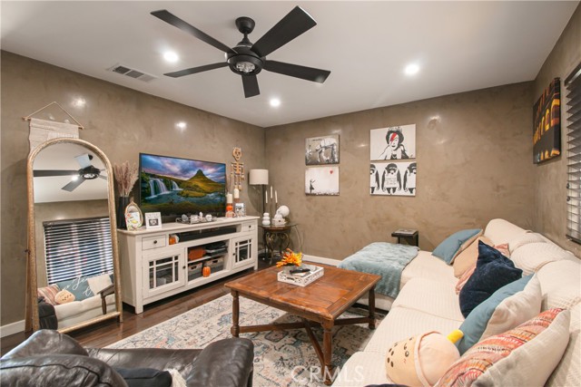 Detail Gallery Image 2 of 13 For 1542 Christine, Simi Valley,  CA 93063 - 3 Beds | 1/1 Baths