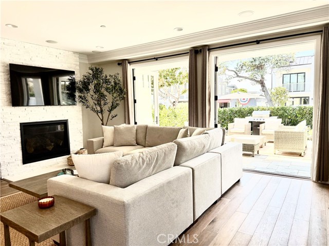 Detail Gallery Image 4 of 56 For 512 Jasmine Ave, Corona Del Mar,  CA 92625 - 3 Beds | 3/1 Baths