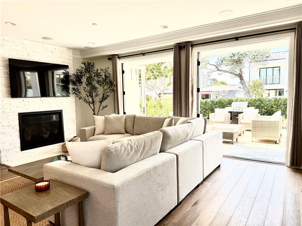 MLS #OC25244826 image #3