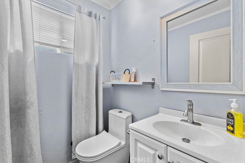 https://media.crmls.org/medias/fc1ae39d-b481-492c-906d-f0f64a099e0e.jpg?preset=X-Large