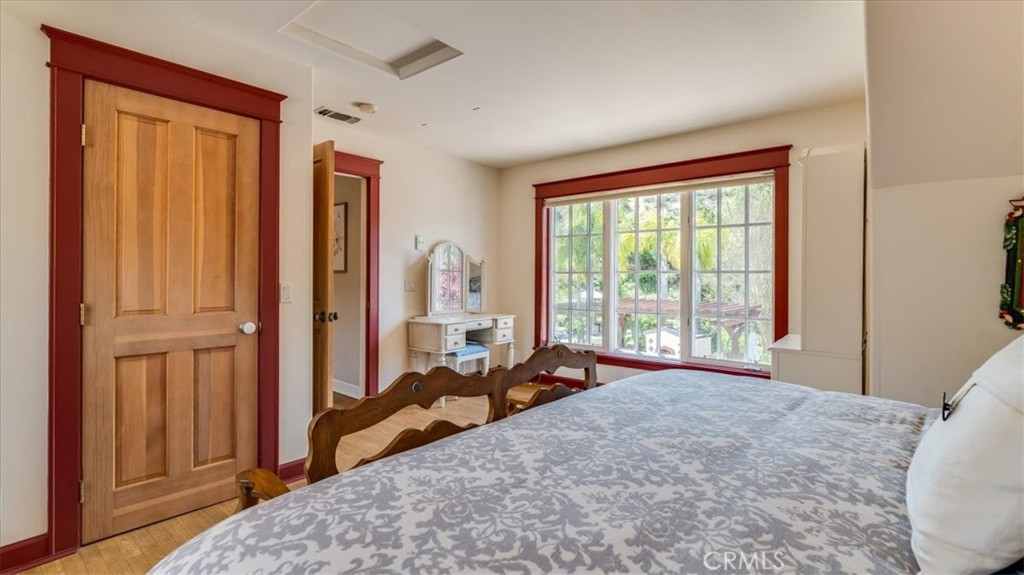 https://media.crmls.org/medias/fc1b5895-31bb-43ce-ba91-9c9026209edf.jpg?preset=X-Large