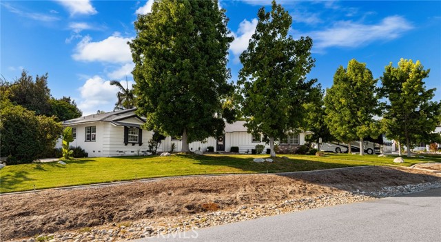 5371 Grandview Avenue, Yorba Linda CA: https://media.crmls.org/medias/fc1be4b9-e8fb-4290-9e09-3ca2b76ccc9d.jpg