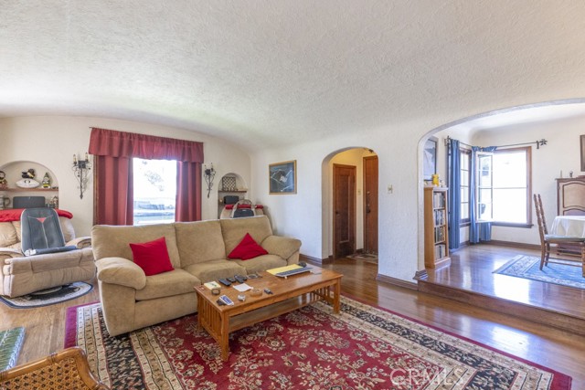 132 St Joseph Avenue, Long Beach CA: https://media.crmls.org/medias/fc1c4681-d85e-4e72-b013-b1a0e7c70cb5.jpg