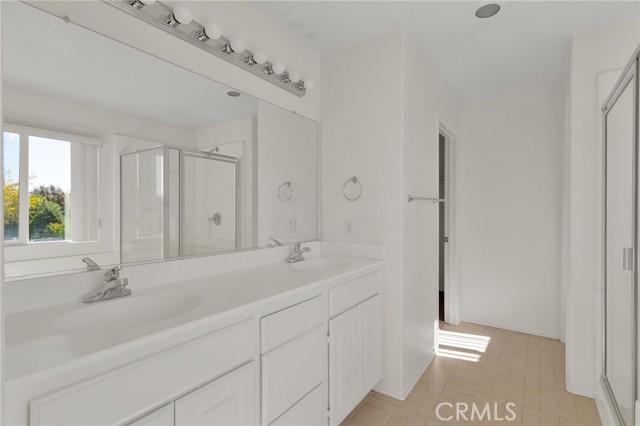 Detail Gallery Image 10 of 15 For 12415 Honeybear, Victorville,  CA 92392 - 4 Beds | 3 Baths