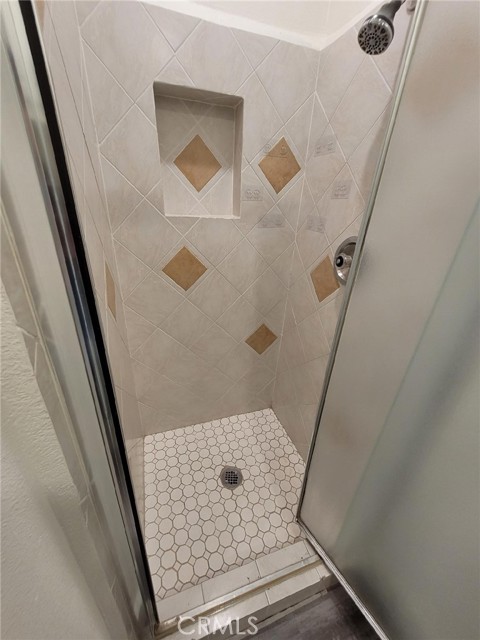 Detail Gallery Image 18 of 18 For 402 E Glendale Dr, Orange,  CA 92865 - 6 Beds | 4 Baths