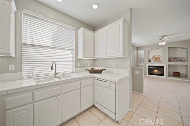Detail Gallery Image 17 of 43 For 28412 Mayfair Dr, Valencia,  CA 91354 - 3 Beds | 2/1 Baths